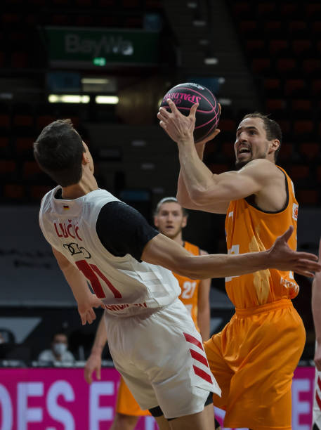 深运动员逐 深运动员逐